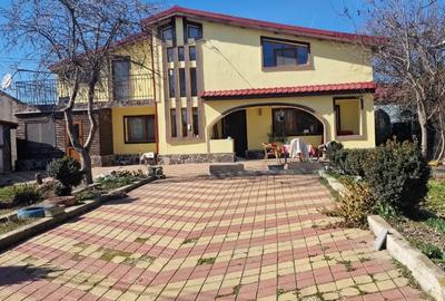 Casă cu 5 camere cu Teren 666 Mp în Copăceni