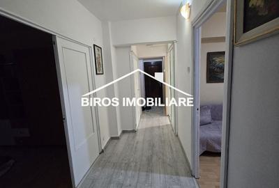 Apartament cu 4 camere în Rovine