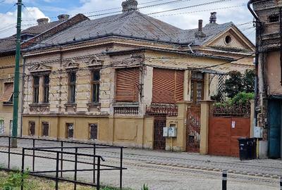 Casă cu 5 camere cu Teren 553 Mp în Bălcescu