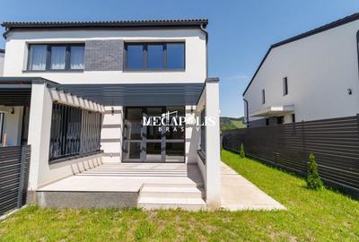 Duplex cu 3 camere cu Canalizare în Sânpetru