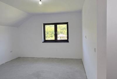 Casă cu 5 camere cu Teren 537 Mp în Central