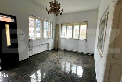 Casă cu 6 camere cu Teren 644 Mp în Central