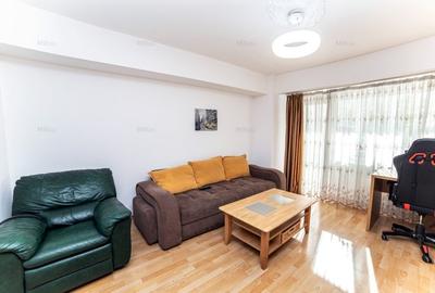 Apartament cu 3 camere decomandat în Berceni