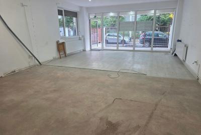 Apartament cu 3 camere decomandat în Jiului