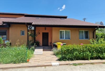 Casă cu 5 camere cu Teren 390 Mp în Odăi