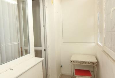 Apartament cu 3 camere semidecomandat, mobilat în Basarab