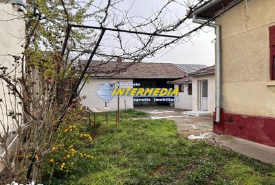 Casă cu 2 camere cu Teren 919 Mp în Cetate - 2