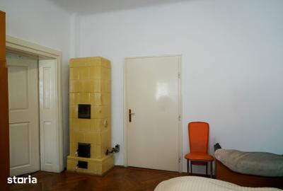 Apartament cu 5 camere în Centrul Istoric