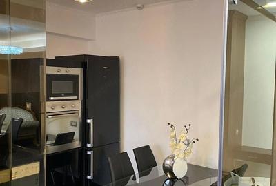Apartament cu 4 camere decomandat în Herăstrău