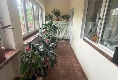 Casă cu 9 camere cu Teren 600 Mp în Central - 2