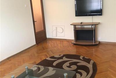 Apartament cu 3 camere decomandat în Baba-Dochia
