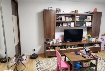 Apartament cu 3 camere decomandat în Militari