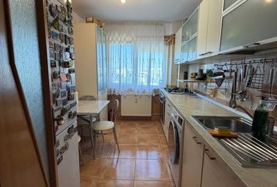 Apartament cu 4 camere decomandat în Drumul Taberei