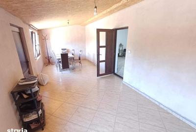 Casă cu 4 camere cu Teren 2050 Mp în Central - 2
