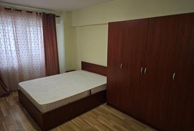 Apartament cu 3 camere semidecomandat, mobilat în Ghencea