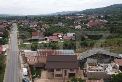 Casă cu 4 camere cu Teren 2360 Mp în Central - 16