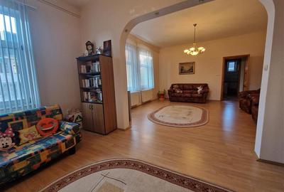Casă cu 14 camere cu Teren 866 Mp în 1 Mai - 1