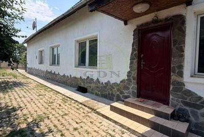Casă cu 3 camere în Rotbav - 1