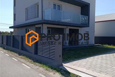 Casă cu 4 camere decomandat în Mărăcineni