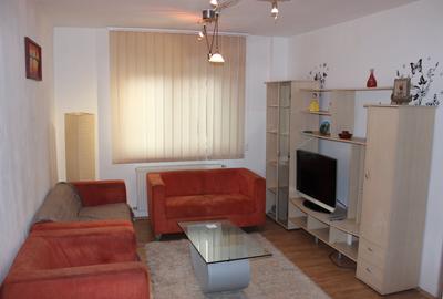 Apartament cu 4 camere decomandat în Lipovei
