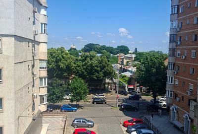 Apartament cu 2 camere decomandat în Sârbi