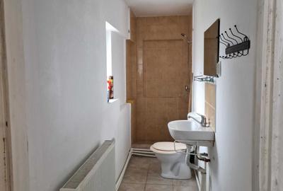 Casă cu 3 camere semidecomandat în Central - 2