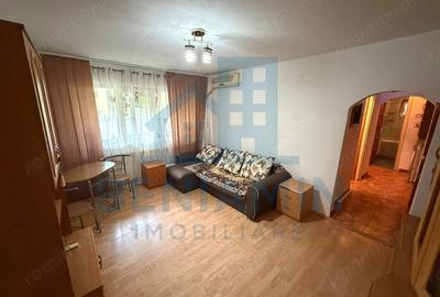 Apartament cu 3 camere semidecomandat în Craiovița Nouă - 1