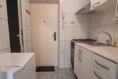 Garsonieră semidecomandată în CET - 3