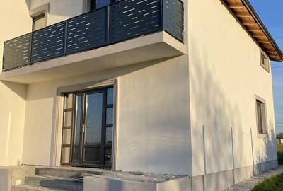 Casă cu 4 camere cu Teren 700 Mp în Central - 3