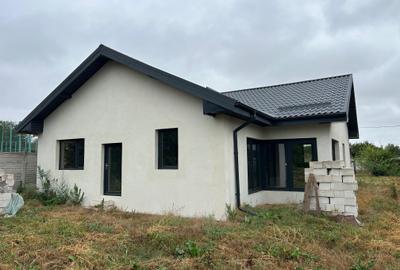 Casă cu 4 camere în Nana