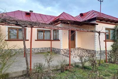 Casă cu Teren 2200 Mp în Războieni
