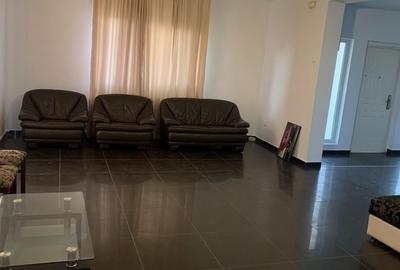 Casă cu 4 camere cu Teren 1000 Mp în Central