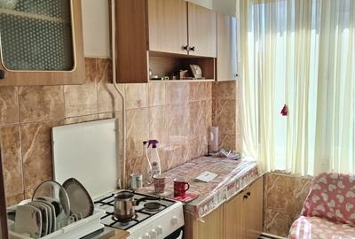 Apartament cu 2 camere decomandat, mobilat în Central
