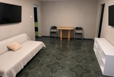 Apartament cu 4 camere semidecomandat în Rovine