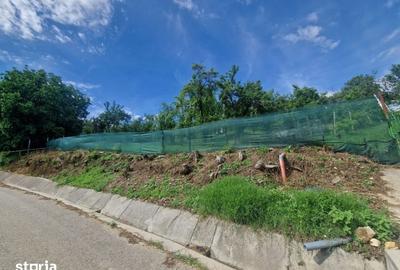 Teren de 1400 mp, în Albota