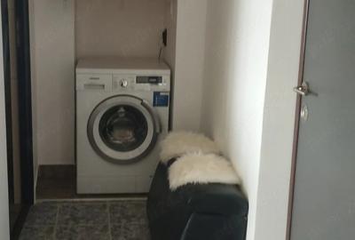 Garsonieră decomandată în Piața Centrală