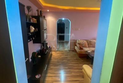 Apartament cu 3 camere semidecomandat în Centrul Civic