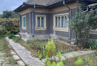 Casă cu 6 camere cu Teren 885 Mp în Exterior Vest