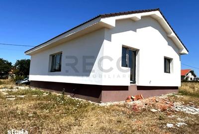 Casă cu 4 camere cu Teren 485 Mp în Sânmartin