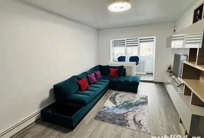 Apartament cu 3 camere decomandat, mobilat în Delfinariu