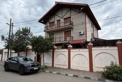 Casă cu 8 camere cu Canalizare în Colentina