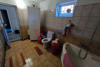 Casă cu 4 camere semidecomandat cu Canalizare în Viile Noi - 11