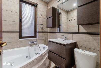Casă cu 5 camere cu Teren 766 Mp în Central
