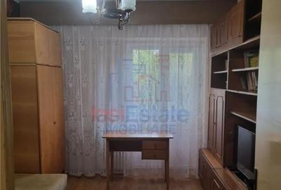 Apartament cu 3 camere decomandat în Podul de Fier
