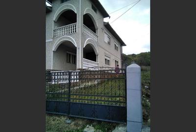 Casă cu 4 camere cu Canalizare în Năsăud