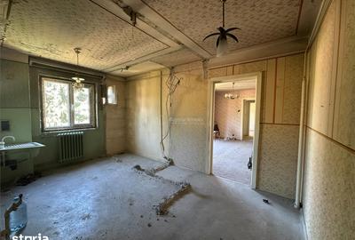 Apartament cu 3 camere semidecomandat în Central