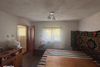 Casă cu 3 camere cu Teren 2000 Mp în Stâlpeni