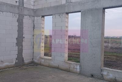 Casă cu 4 camere cu Teren 607 Mp în Central