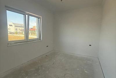 Casă cu 3 camere cu Teren 273 Mp în Urseni