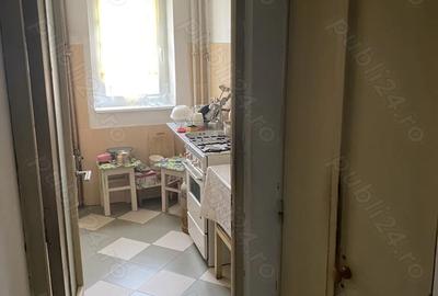 Apartament cu 3 camere semidecomandat în Central - 1